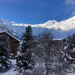 Near Slopes 2 Bedrooms With Balcony アパート